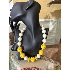 Vintage Chunky Yellow White Beaded Necklace Choker 18” 1960s 70s